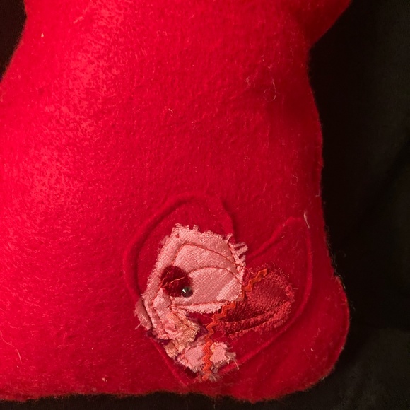 Felted cat pillow with apliqued and stitched designs. Vintage fabric and button. - Picture 5 of 5